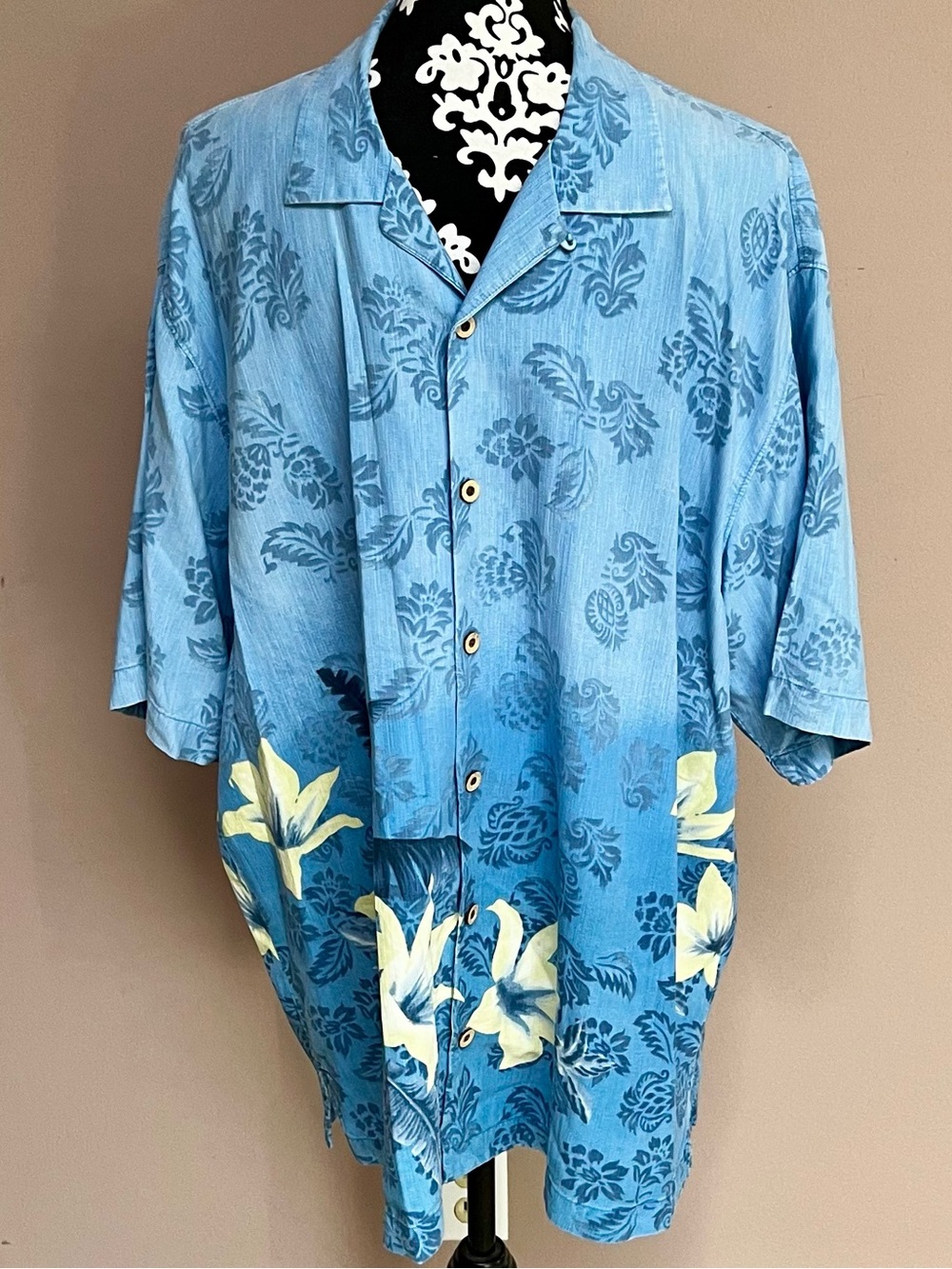 TOMMY BAHAMA 100% Silk Blue Ombré Tropical Floral Hawaiian Camp Shirt